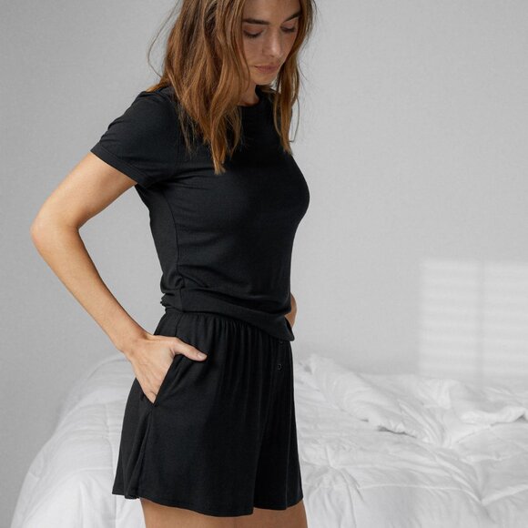 Lunya Soft Modal Rib Tee Short Set Size MImmersed Black / M - Picture 3 of 3